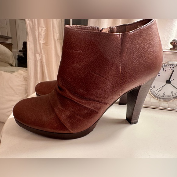 Richton leather high heeled ankle boot - Picture 3 of 9